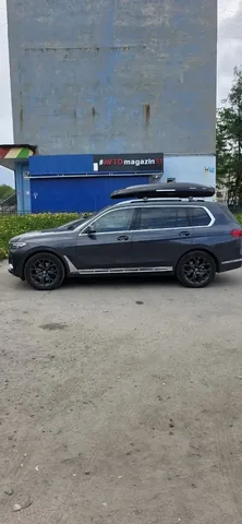 ENROAD Nomadix Pro XXL Slim 450-E на BMW X7 — общий ракурс автомобиля с установленным автобоксом
