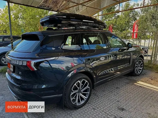 ENROAD Nomadix Pro XL Slim 400-E на Nordcross 001 / Lynk & Co 09 — вид автомобиля с установленным автобоксом, другой ракурс