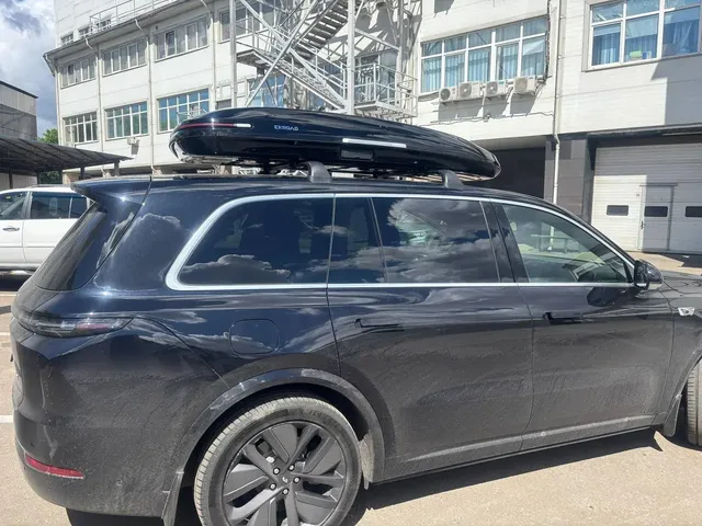 Автобокс ENROAD Nomadix Pro XL Slim 400-E · Чёрный, артикул E-DB-115301, на Lixiang Li9 — реальная установка