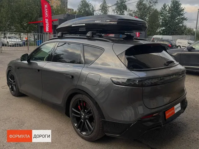 ENROAD Nomadix Pro XL Slim 400 на Voyah FREE — дополнительный ракурс автомобиля с установленным автобоксом