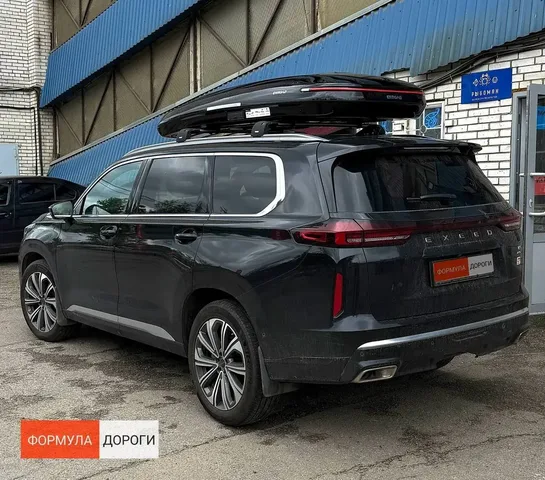 ENROAD Nomadix Pro XXL Slim 450-E на Exeed VX — вид автомобиля с установленным автобоксом