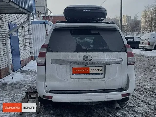 ENROAD Nomadix Pro XL Slim 400 на Toyota Land Cruiser Prado 150 — общий ракурс автомобиля с установленным автобоксом