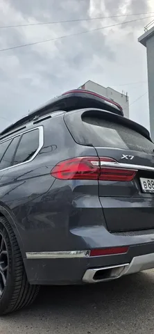 ENROAD Nomadix Pro XXL Slim 450-E на BMW X7 — дополнительный ракурс автомобиля с установленным автобоксом