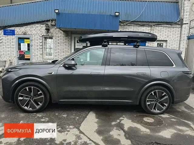 ENROAD Nomadix Pro XXL Slim 450-E на Lixiang L9 — общий ракурс автомобиля с установленным автобоксом