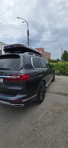 ENROAD Nomadix Pro XXL Slim 450-E на BMW X7 — вид автомобиля с установленным автобоксом, другой ракурс